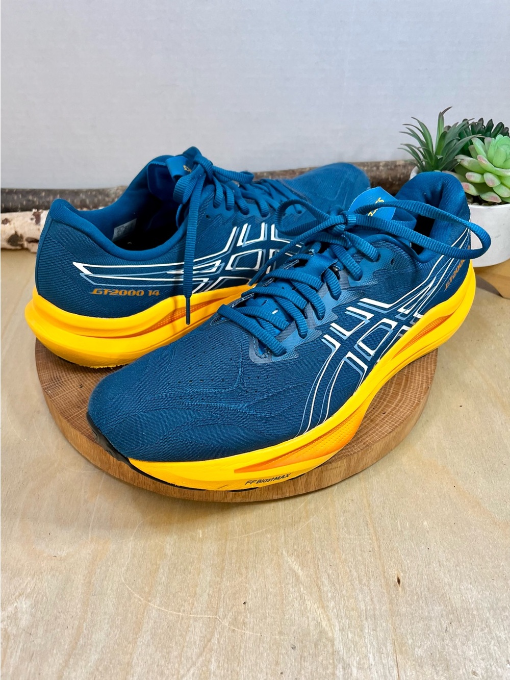ASICS Men’s GT-2000 Blue Running Shoes with Yellow Midsole Size 11